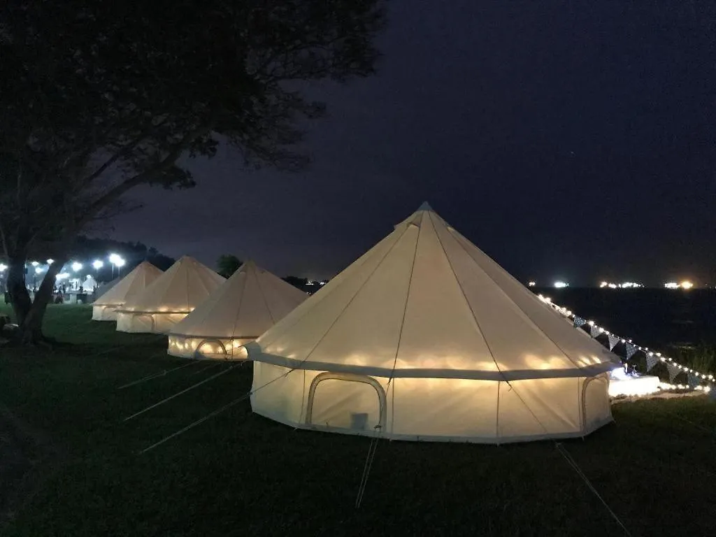 Hotel Glamping Kaki Singapore