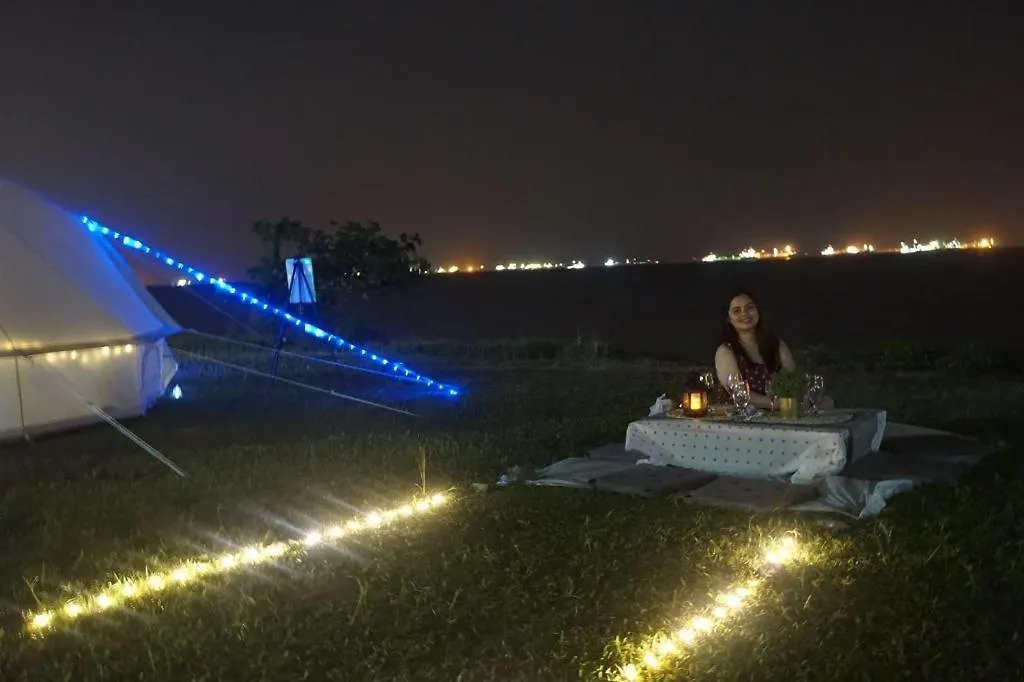 Hotel Glamping Kaki Singapore