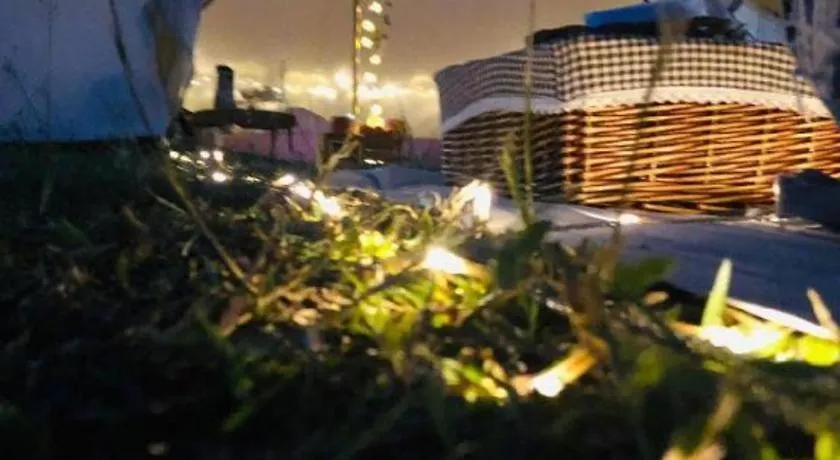 Hotel Glamping Kaki Singapore
